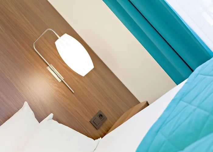 Western 61 Nation Paris