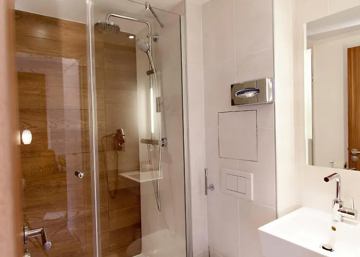 Western 61 Nation Paris