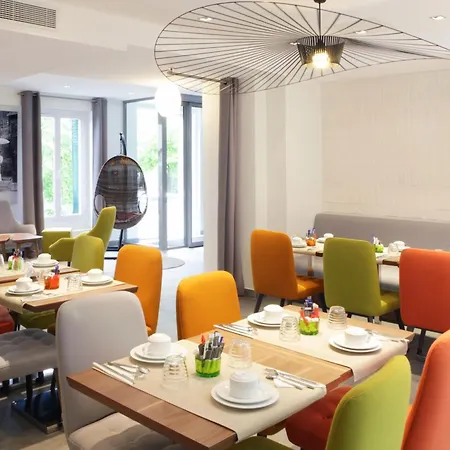 Western 61 Nation מלון