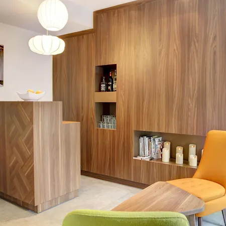 Western 61 Nation מלון 4*